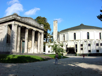 Neoclassical temple and mosque in the Jubilee Park, Brussels  (© Eupedia.com)
